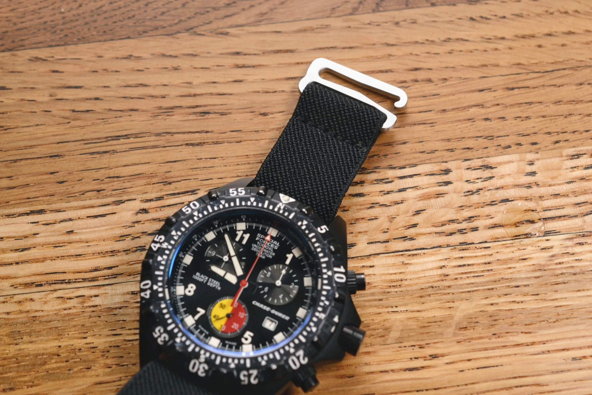 undercover MARATHON スタッズレザーバングル時計　※ジャンク 21mm Hook Strap™ Classic Stainless Steel Elastic Watch Band — Nick